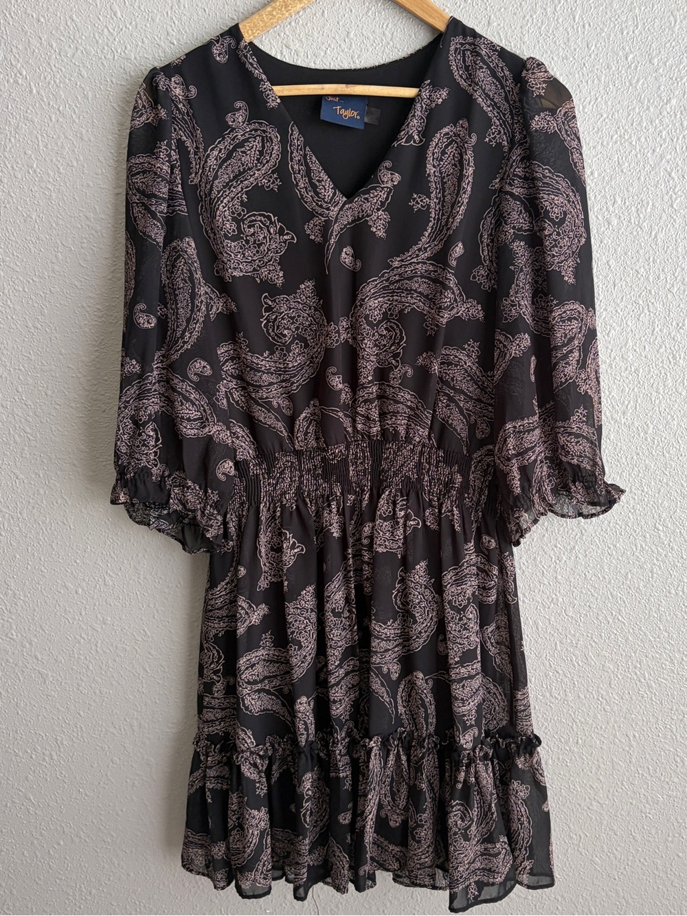 Just Taylor Black 3/4 Sleeve Paisley Print Ruffled Skirt V-Neck Dress 6